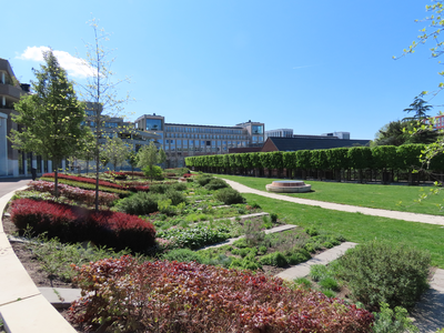 912805 Gezicht over de Stadstuin, het Plantsoen van Boedapest, naar het zuidwesten, van bij het terrein van Stadslab ...